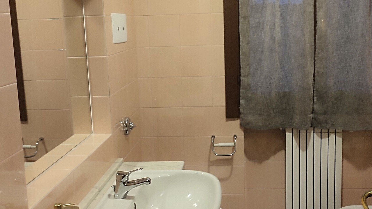 Photo of Bathroom in Sambruson