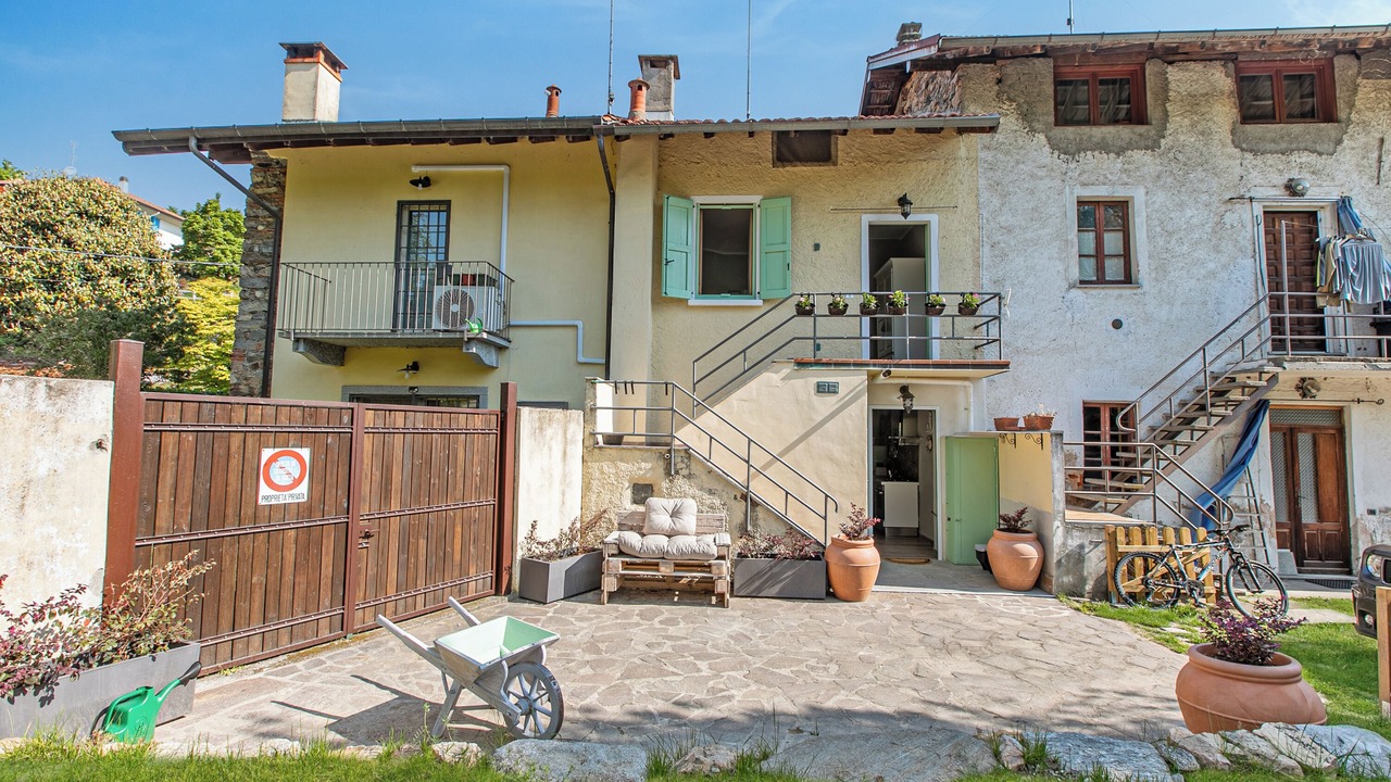 Photo of Outdoor in Angera