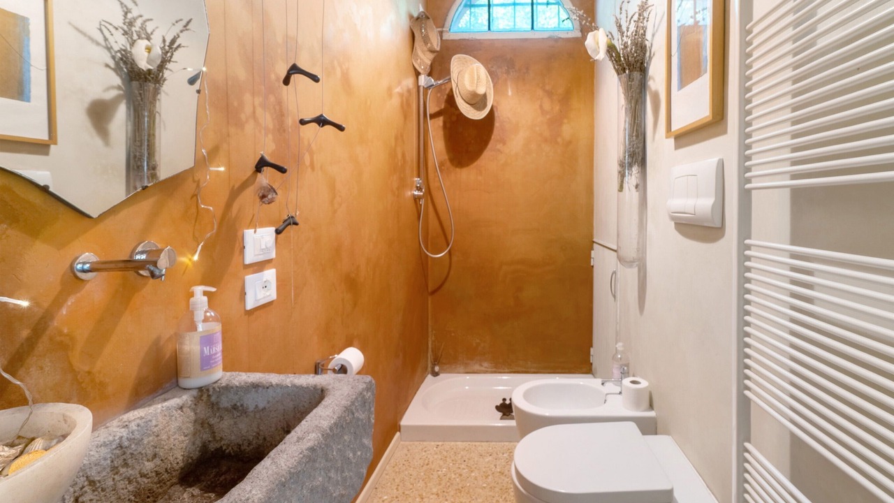 Photo of Bathroom in Sambruson
