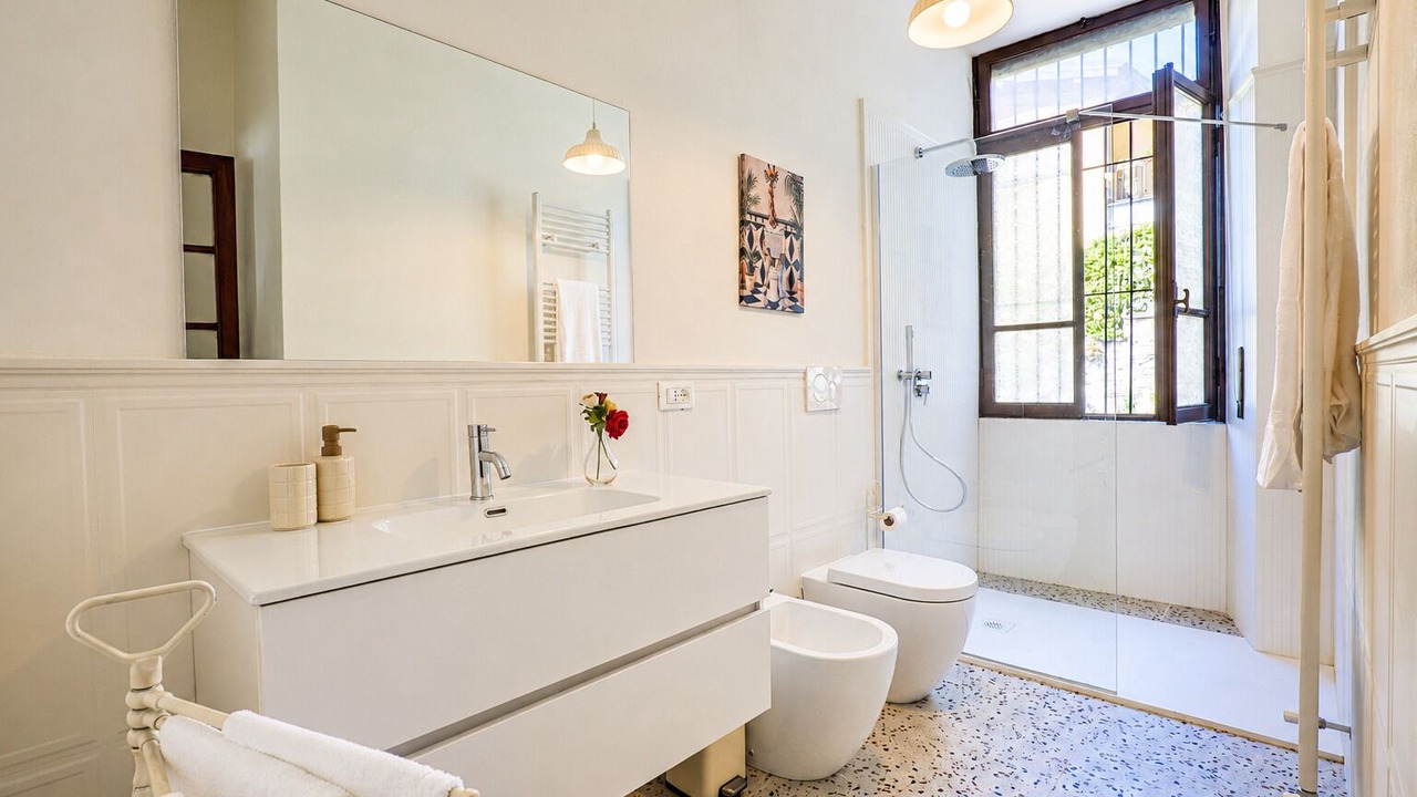 Photo of Bathroom in Intra