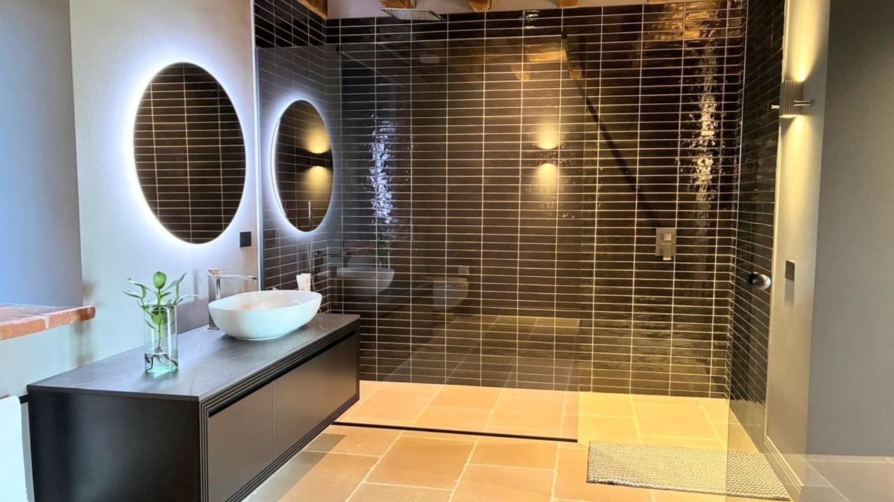 Photo of Bathroom in Adro