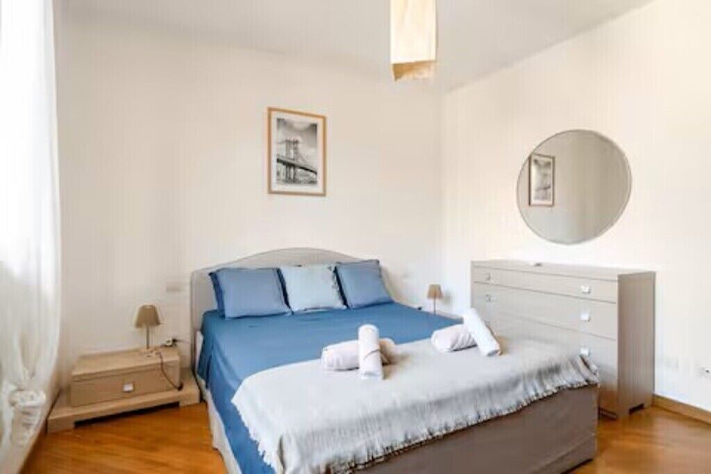 Photo of Bedroom in Magenta