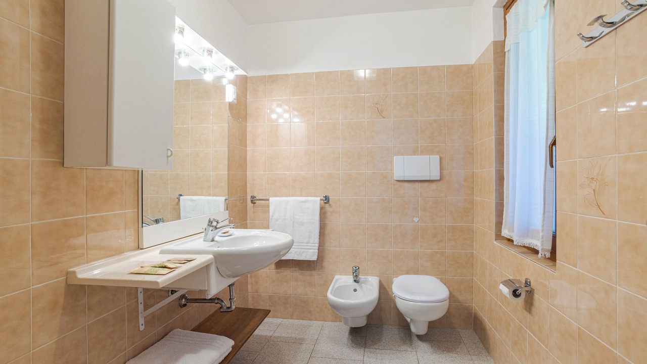 Photo of Bathroom in Menaggio
