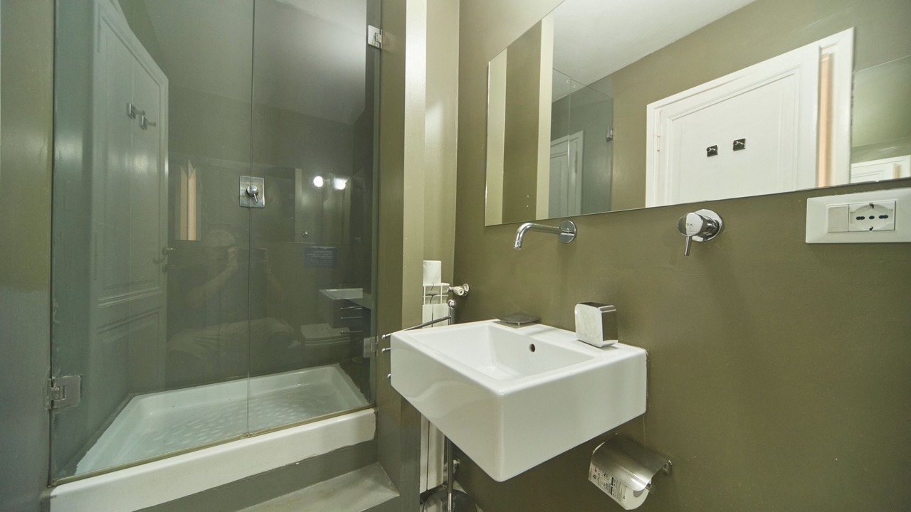 Photo of Bathroom in Esquilino