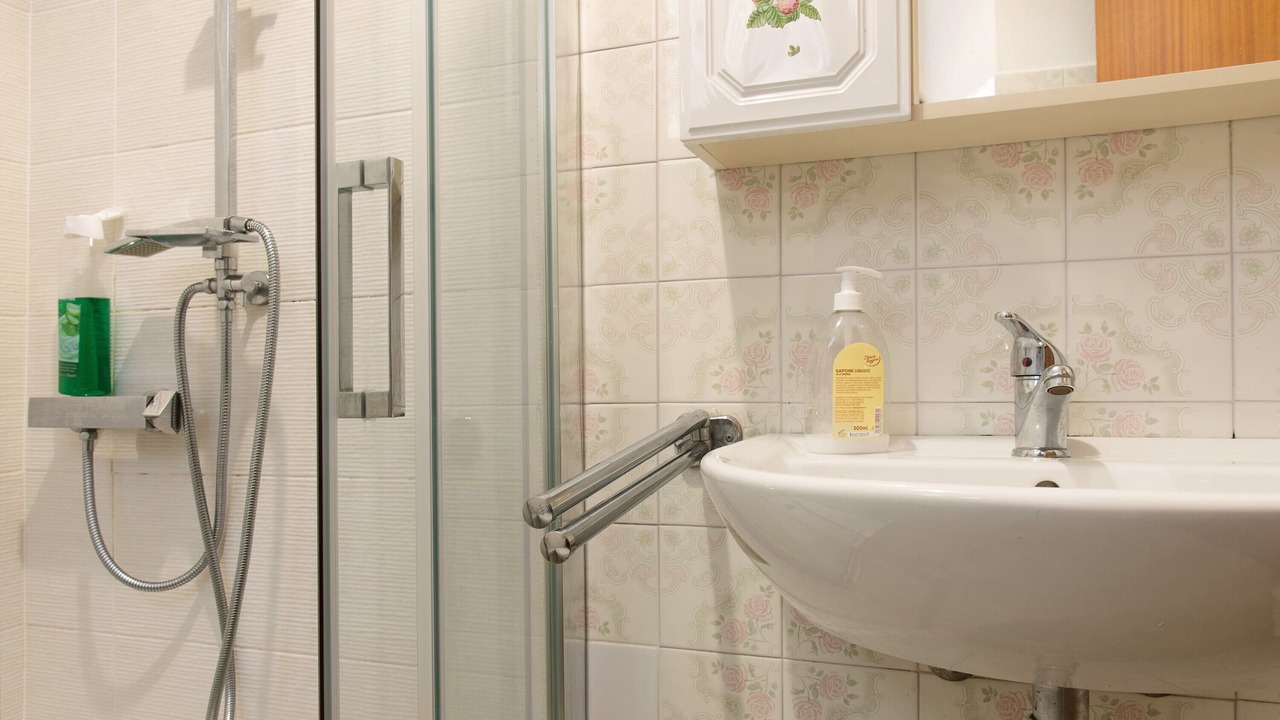 Photo of Bathroom in Intra