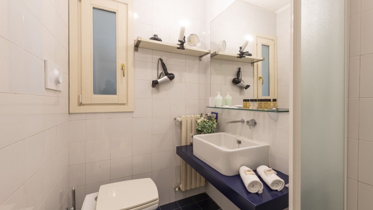 Photo of Bathroom in Magenta