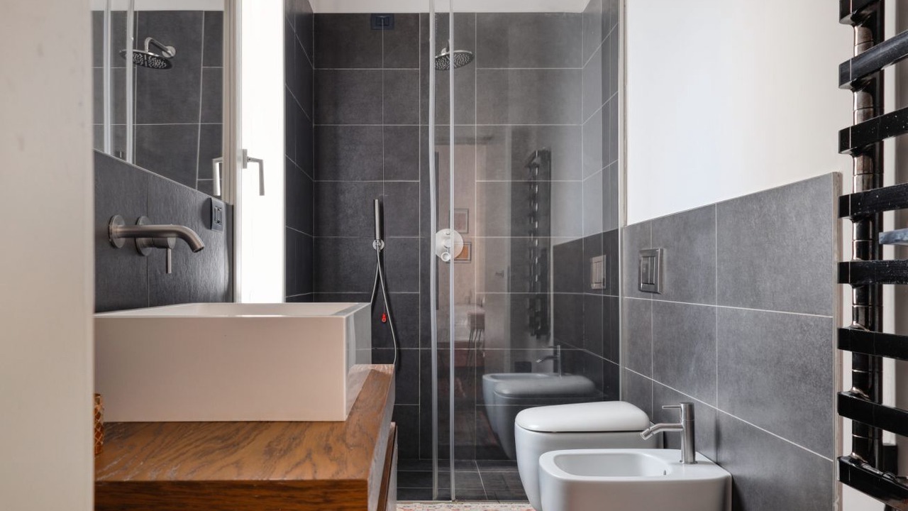 Photo of Bathroom in Magenta