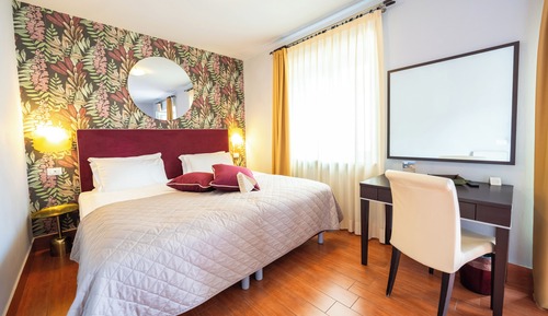 Superior Double Room, Balcony, Partial Lake View