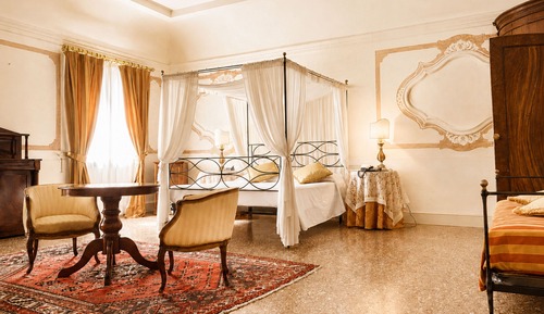 Junior Suite with Hot Tub - Main Building