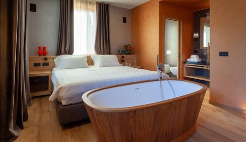 Suite with Private Sauna