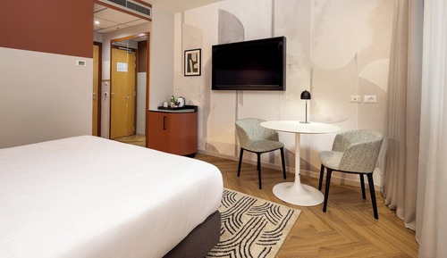 Standard Room, 1 King Bed