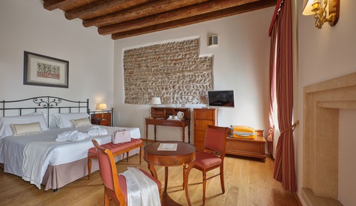 Deluxe Room (Area Relax)