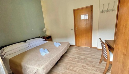Basic Double Room Single Use, 1 Large Twin Bed