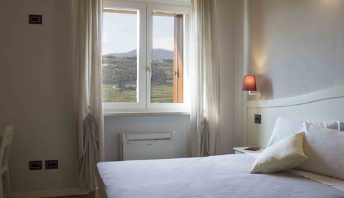Classic Double or Twin Room, 1 Bedroom, Non Smoking, Hill View