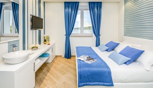 Panoramic Suite, 1 Queen Bed, Lake View, Tower