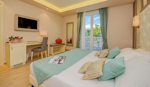 Deluxe Double Room, Lake View