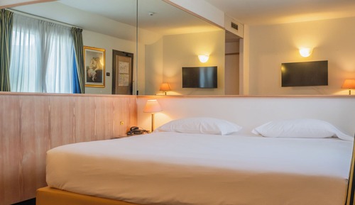 Double or Twin Room, Bathtub