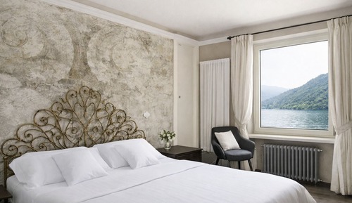 Superior Room, Lake View
