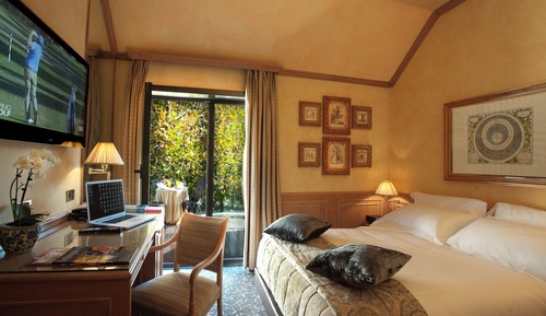 Single Room (French Bed)
