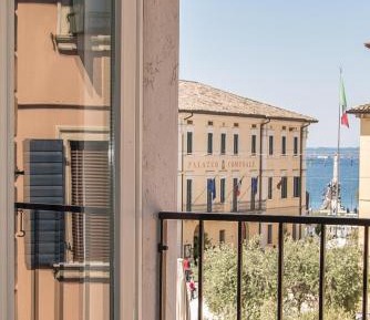 Apartment with Lake View