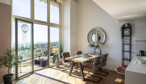 Apartment with Lake View