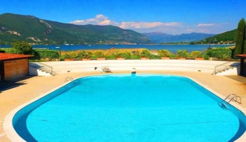 One-Bedroom Apartment with Pool View