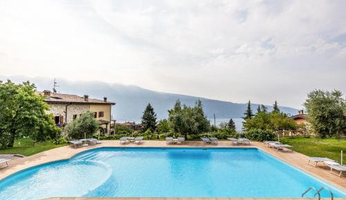 Superior One-Bedroom Apartment with Balcony
