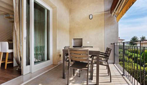 Superior One-Bedroom Apartment with Balcony