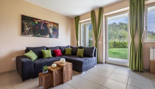 Two-Bedroom Deluxe Apartment with Garden View