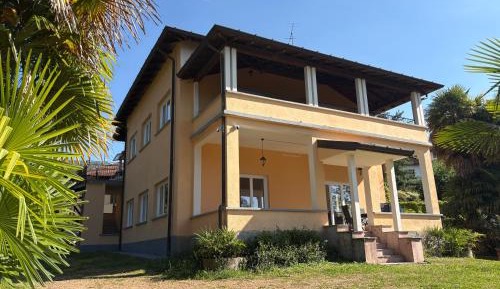 Four-Bedroom Apartment with Lake View