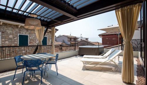 Suite with Hot Tub