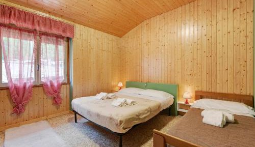 Two-Bedroom Apartment with Mountain View