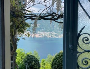 Apartment with Lake View