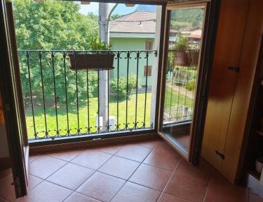 One-Bedroom Apartment with Lake View