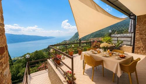 Apartment with Lake View