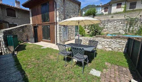 One-Bedroom Apartment with Garden