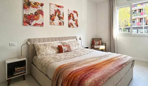 Deluxe One-Bedroom Apartment