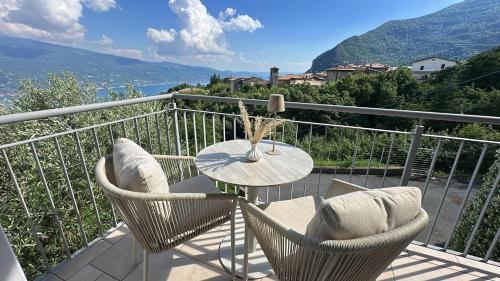 Two-Bedroom Deluxe Apartment with Garden View