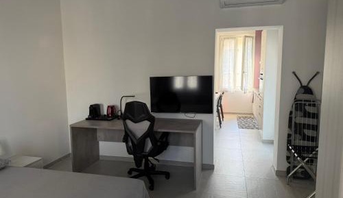 Studio Apartment with One Double Bed