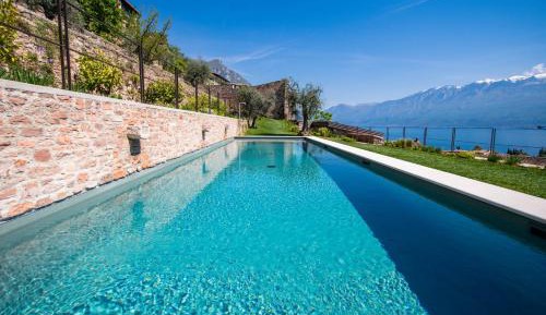 Two-Bedroom Apartment with Lake View