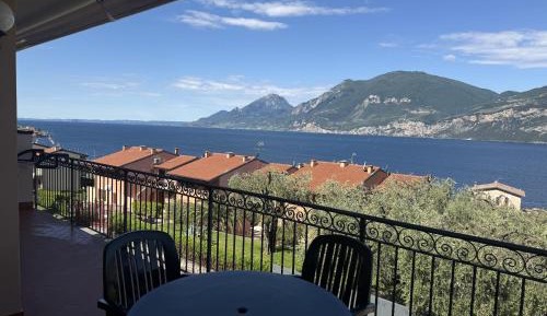 Apartment with Lake View