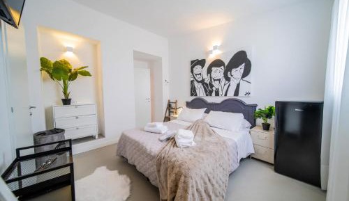 Room #1456168303
