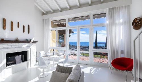 Two-Bedroom Apartment with Lake View