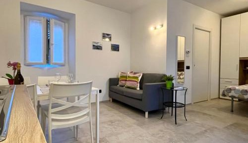 Studio Apartment with One Double Bed