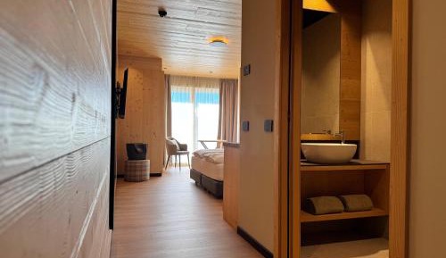Deluxe Double or Twin Room with Balcony