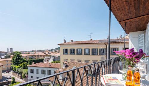 Superior Two-Bedroom Apartment with Terrace - Via Pignolo nr. 88