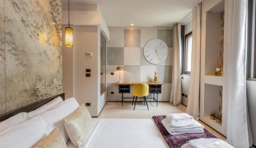 Deluxe Suite - Via Romagnosi 4