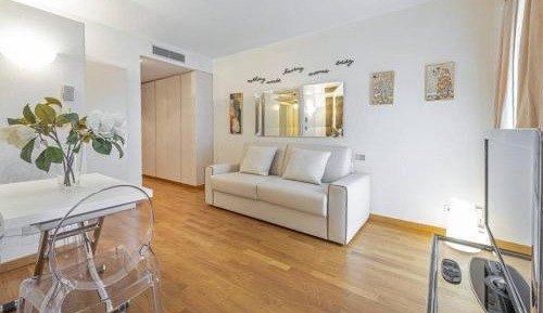 One-Bedroom Apartment - Via Romagnosi 4