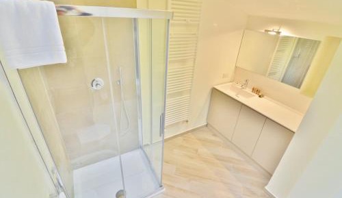 One-Bedroom Apartment - Penthouse - Separate Building 