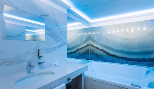 Junior Suite with Spa Bath